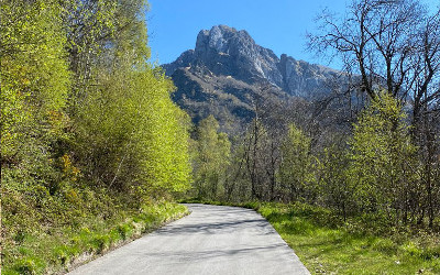 4 AI PIEDI DEL MONTE CORCHIA (nel cuore delle Apuane)